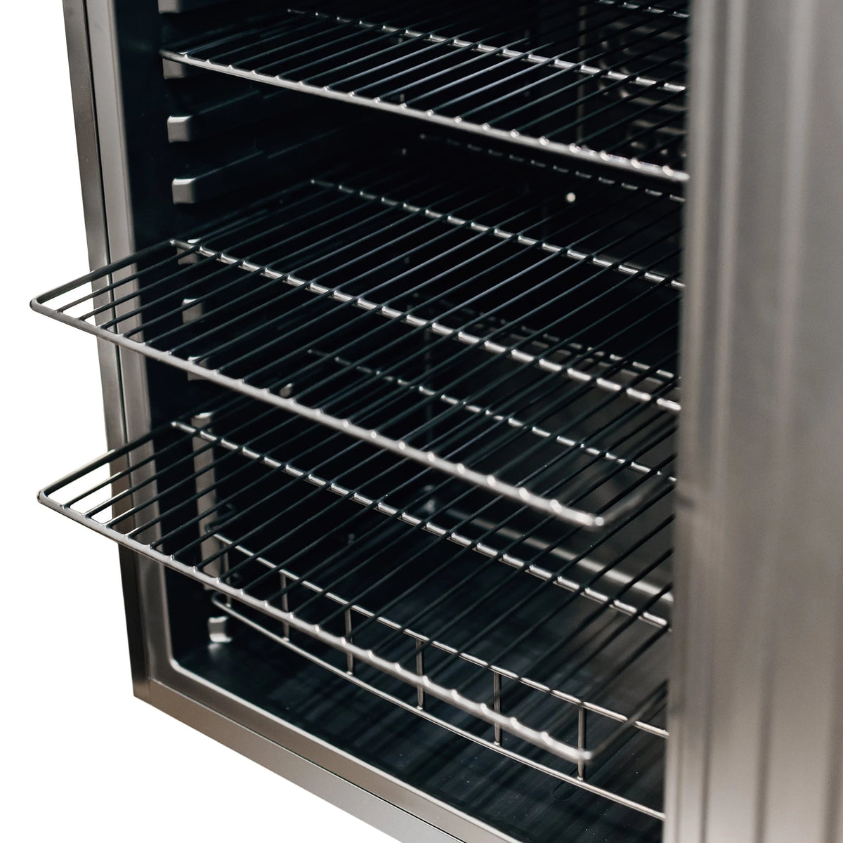 Summerset 22" Deluxe Outdoor Refrigerator with Stainless Steel Door and Handle (4.3c), interior shelves