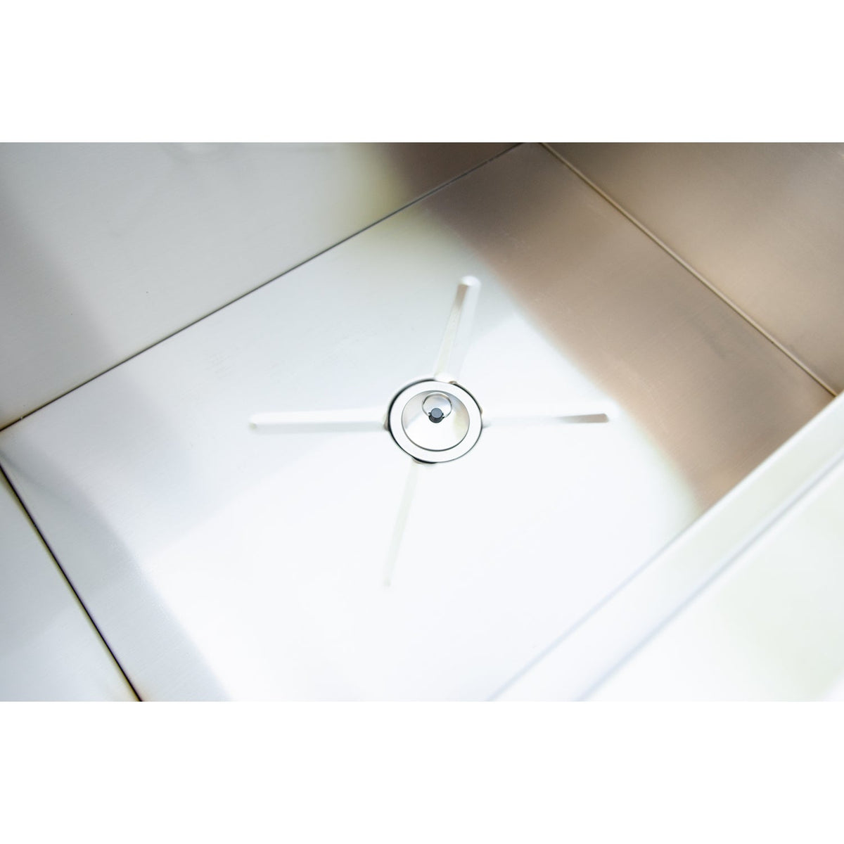 Kokomo ice chest interior with drain