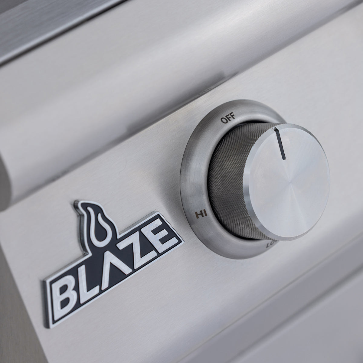 Blaze BCM 25" 3-burner grill detail