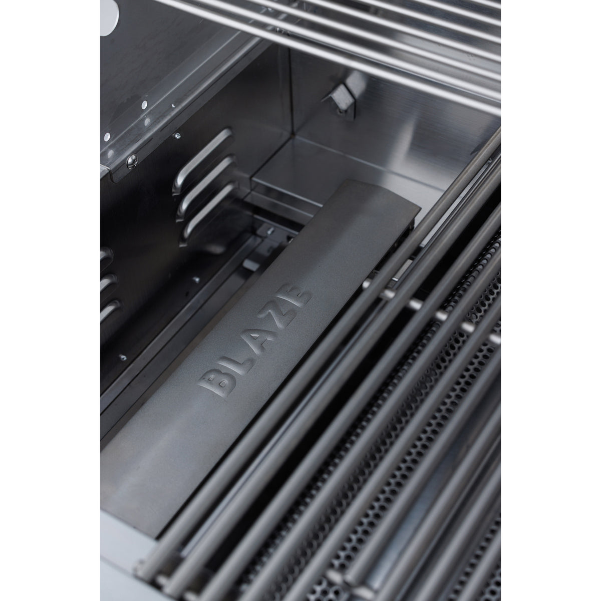 Blaze BCM grill and cart detail 5