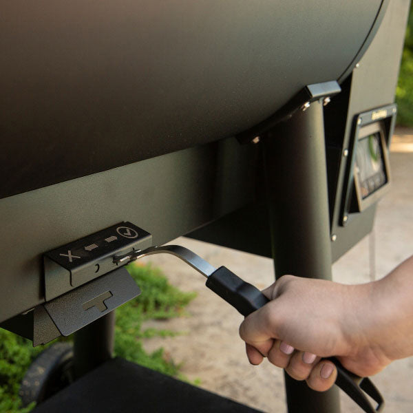 Broil King Crown 400 Pellet Smoker and Grill ash management system