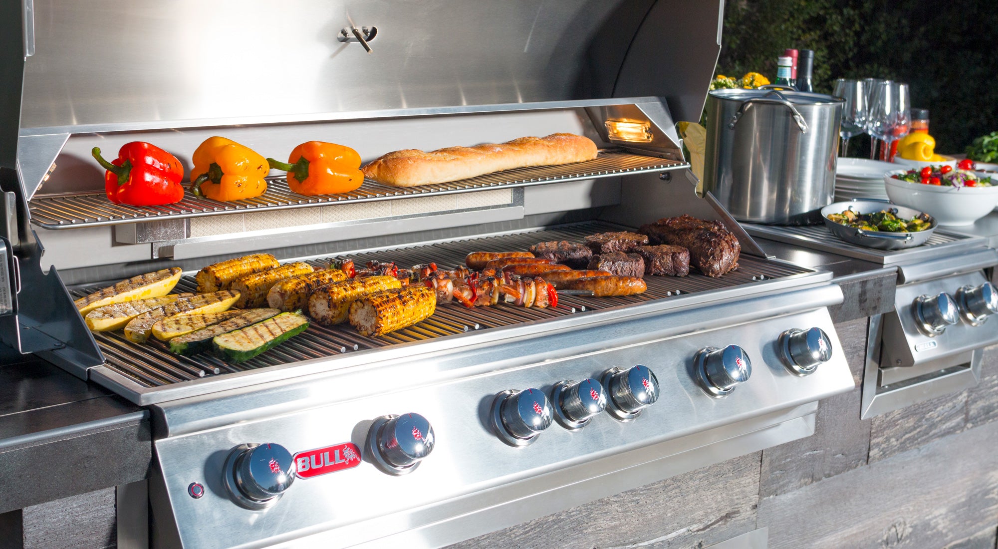 Built-in gas grills buying guide for outdoor kitchens