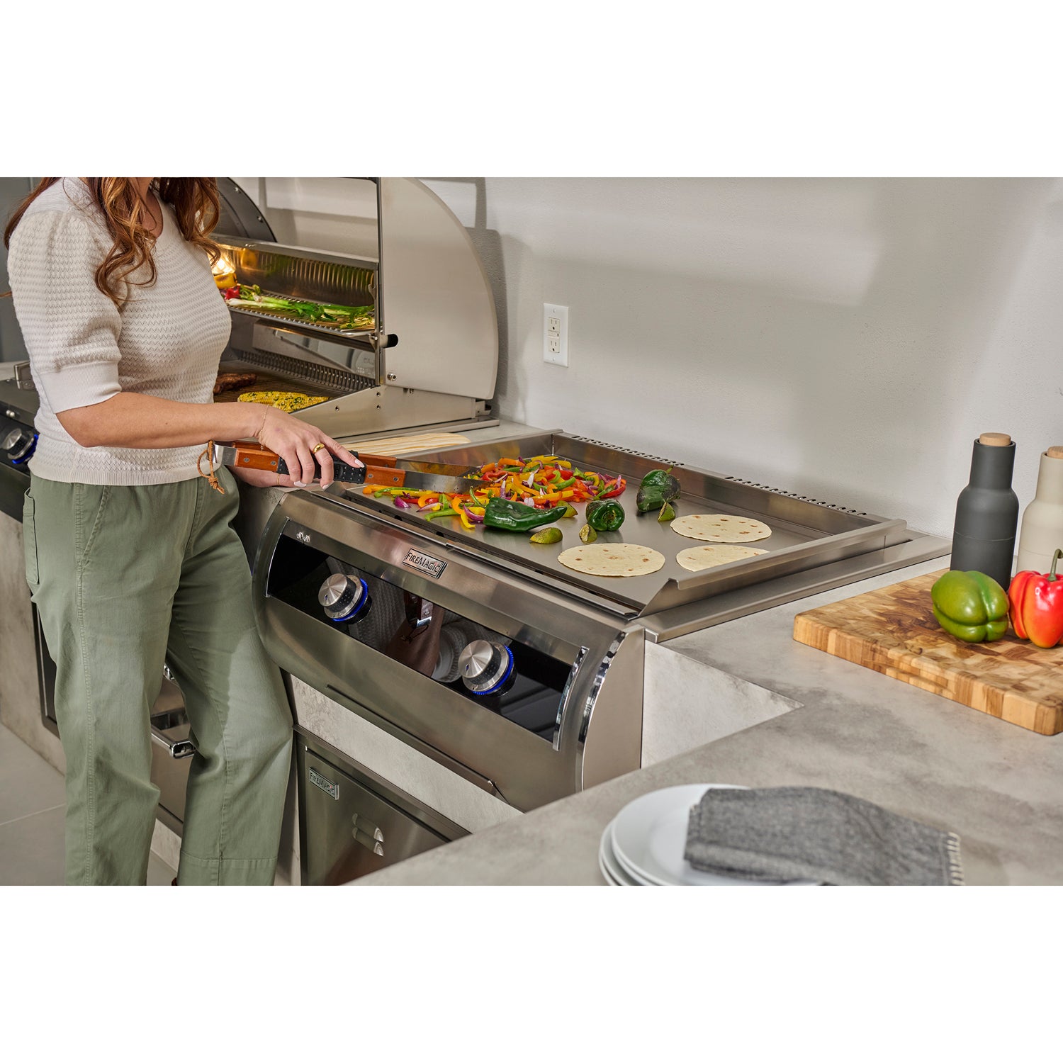 Fire Magic Echelon E660i 30 Built In Griddle Lifestyle