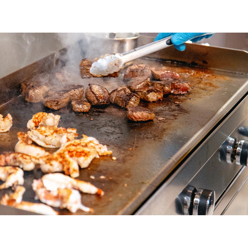 Le Griddle Lifestyle cooking steak