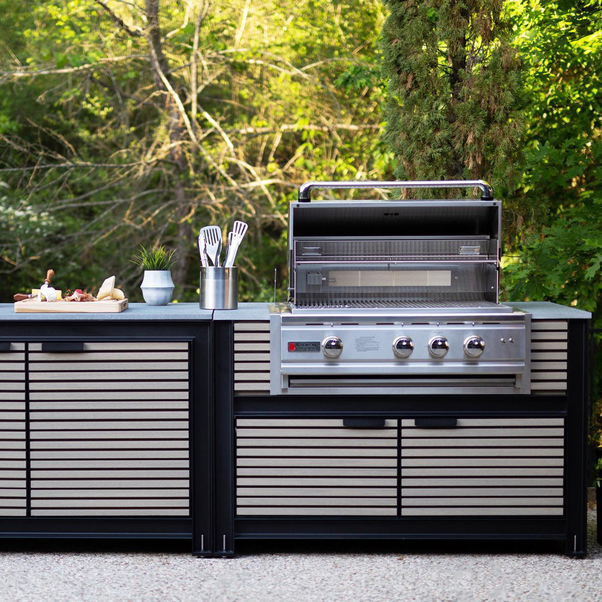 RCS Cutlass Pro 30 in Built In Gas Grill lifestyle