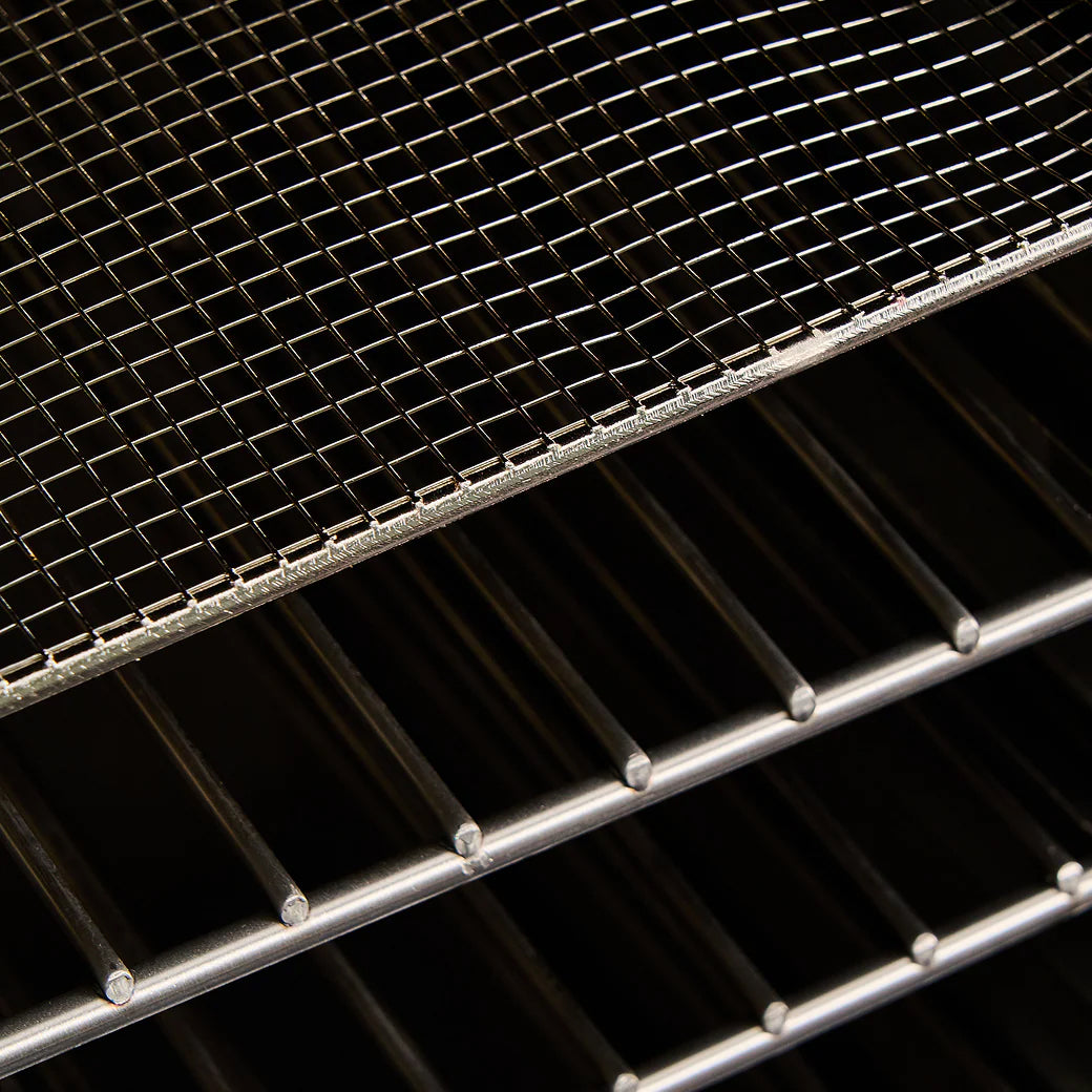 SmokinTex 1500-C Grates close up