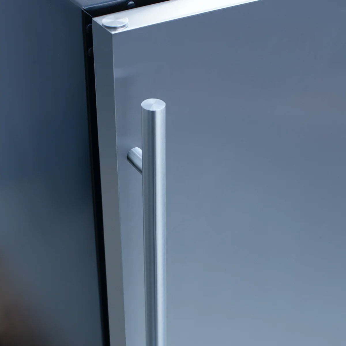 Summerset 15-Inch Outdoor Rated Fridge with Stainless Door7