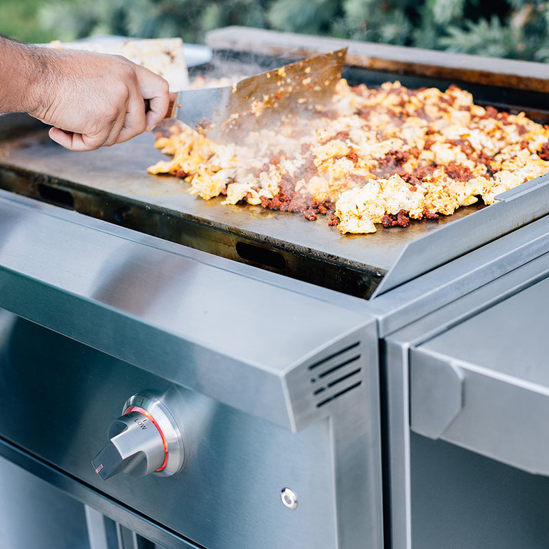 Summerset 30 in Griddle Pro Cooking life style angle