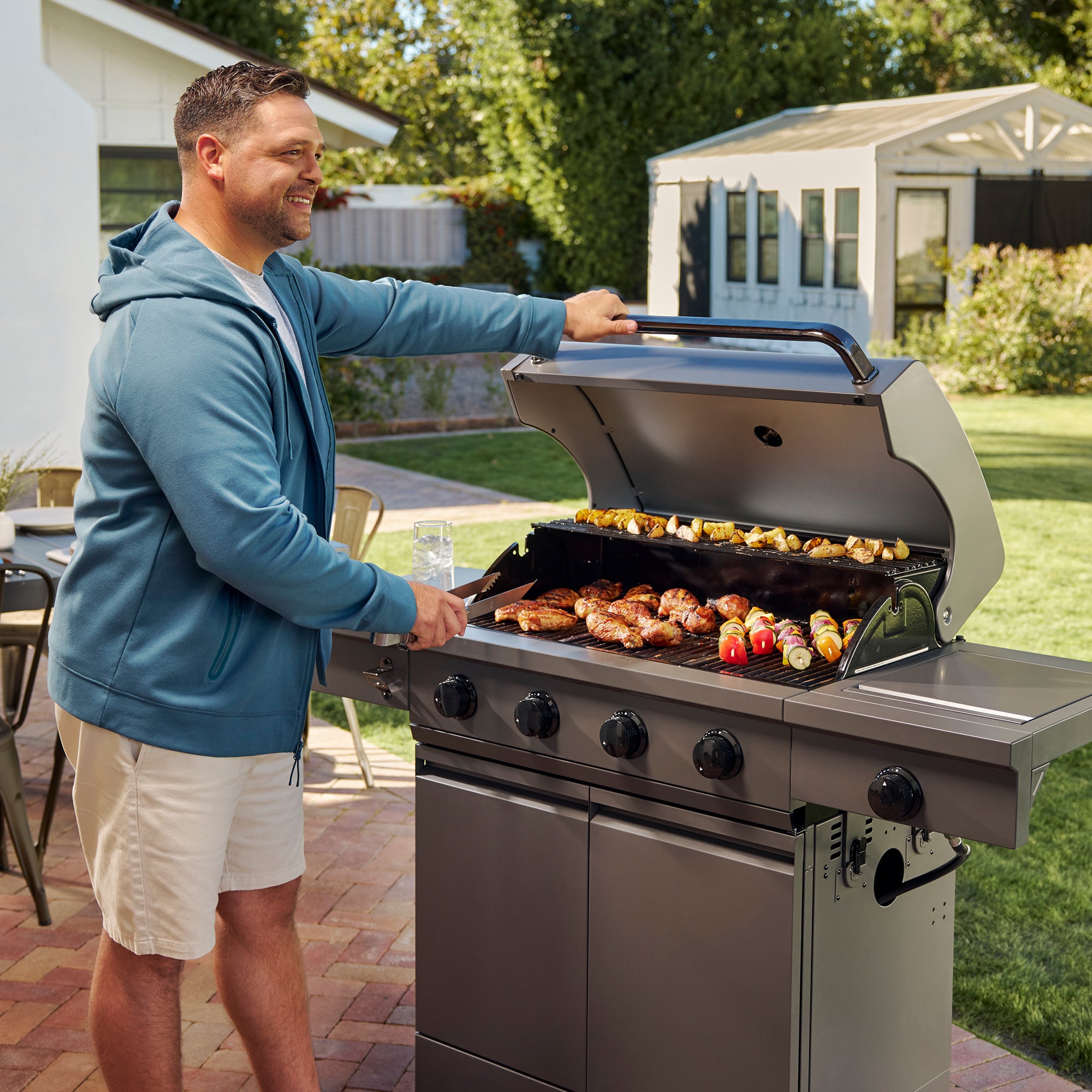 Tytus Grill 4-Burner Gas Grill Lifestyle1