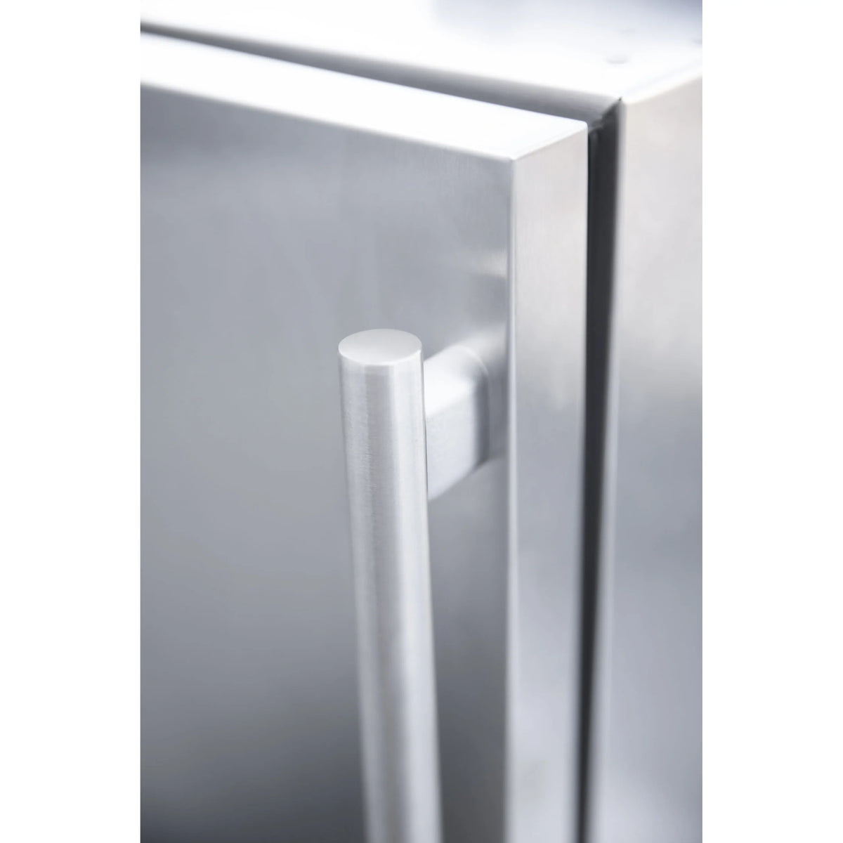 Summerset 15" 50 Lb. Outdoor Rated Cube Ice Maker stainless steel door handle