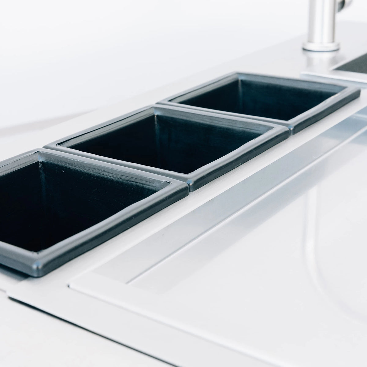 Summerset 30" beverage and prep station ice chest and sink detail