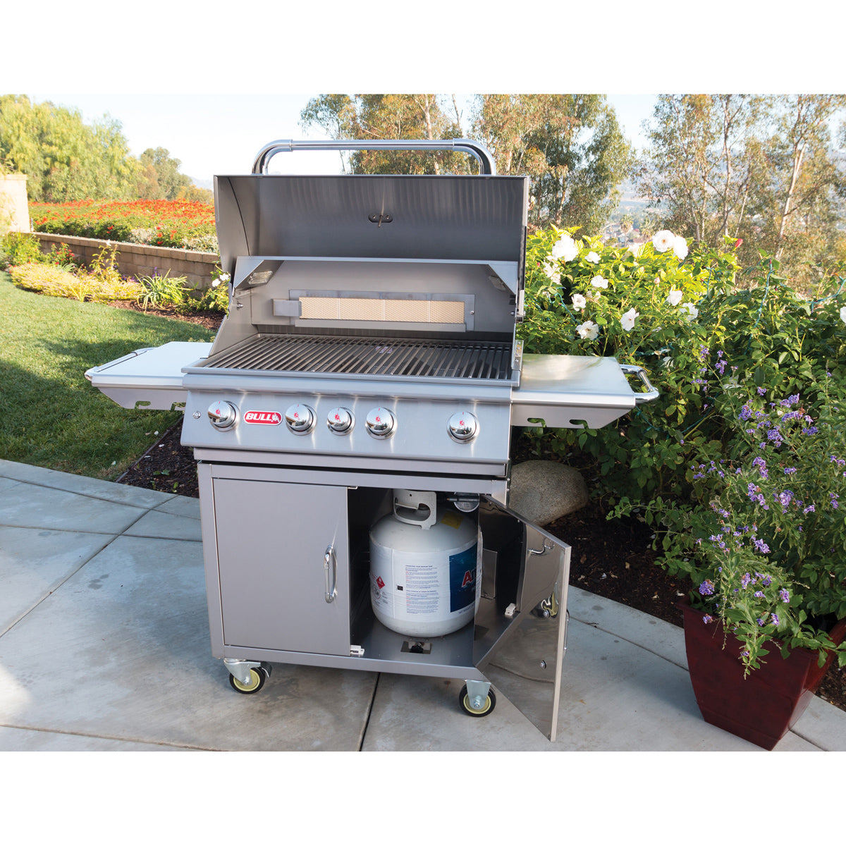 Bull Angus 30 4 Burner Free Standing Gas Grill Lifestyle 6