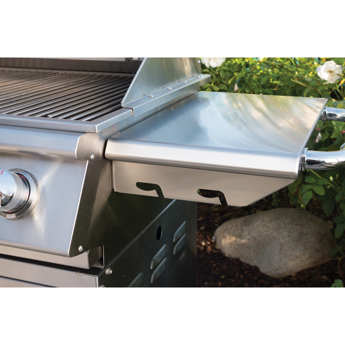 Bull Angus 30 4 Burner Free Standing Gas Grill Lifestyle 9