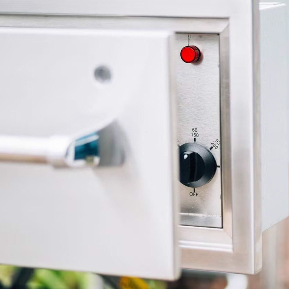 Summerset 36-Inch Built-In 120V Electric Outdoor Warming Drawer4